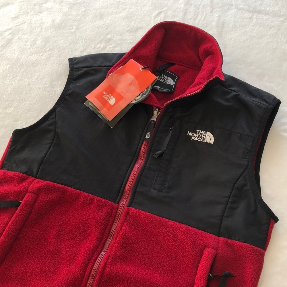 NWT: The Northface Lightweight vest. Black and red Size